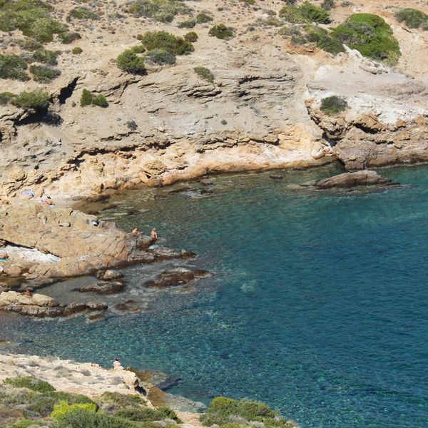 Οι κρυφές παραλίες μόνο για δύο στο Κάτω Σούνιο