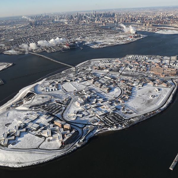 Το Rikers Island παραμένει μία κόλαση επί γης