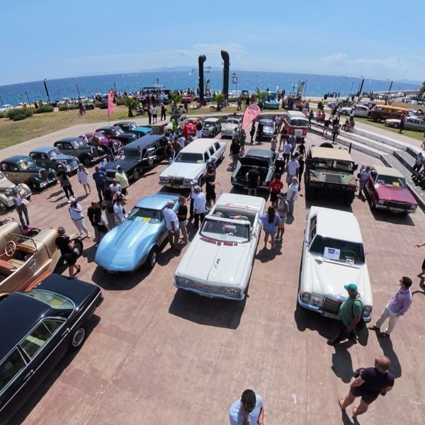 Επικό σε...ίππους με ρεκόρ επισκεπτών το Alimos Classic Car Sunday