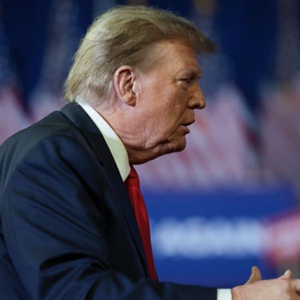 Γιατί ο Donald Trump 'έκανε γαργάρα' τον θάνατο του Alexei Navalny;
