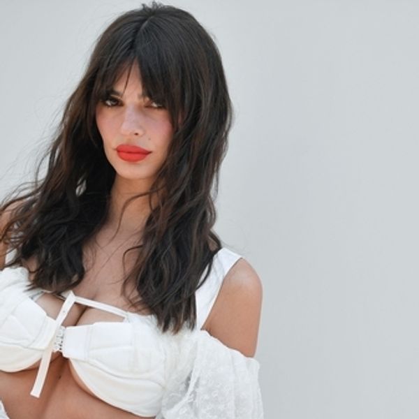 H Emily Ratajkowski στη Νέα Υόρκη με τα απολύτως απαραίτητα