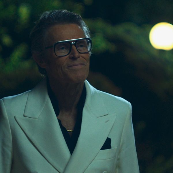 Στο The Birthday Party που γυρίστηκε στην Ελλάδα, ο Willem Dafoe είναι ένας σύγχρονος Ωνάσης