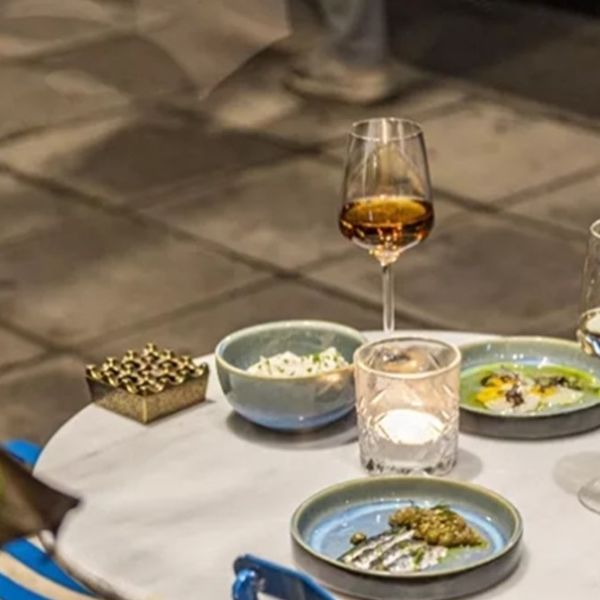 O Romain Gavras απέκτησε δικό του wine bar στο Νέο Κόσμο