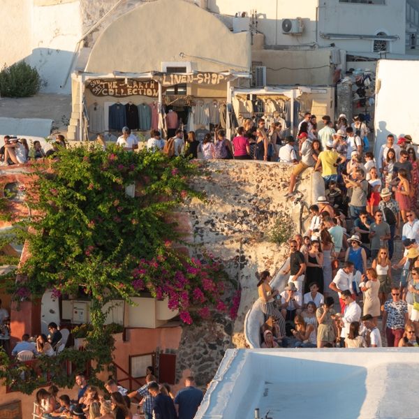Υπάρχει άραγε τρόπος για να ηρεμήσουμε από τον υπερτουρισμό;