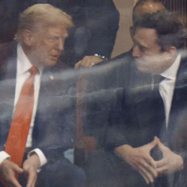 Donald Trump και Elon Musk ξανά μαζί: Το στιγμιότυπο που σχολιάζουν όλοι (video)