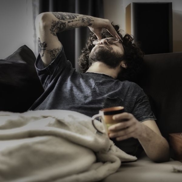 Οδηγός επιβίωσης από το πρωτοχρονιάτικο hangover