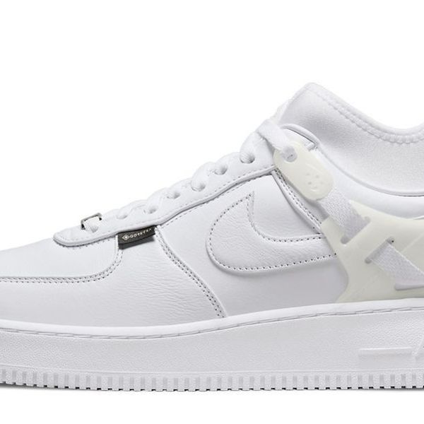 Λευκά sneakers, η επανάσταση