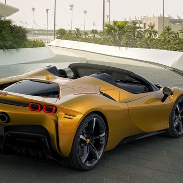 Η Ferrari SF90 Spider είναι το πιο extreme convertible