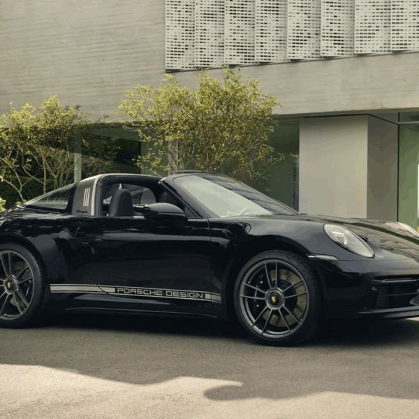 Μία συλλεκτική 911 για τα 50α γενέθλια της Porsche Design
