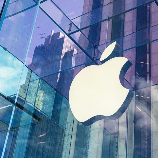 Πόσο κοστίζουν σήμερα η Apple, η Microsoft και η Amazon μετά τη βουτιά στα χρηματιστήρια