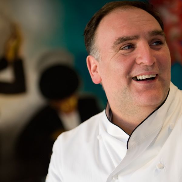 Ο Jose Andres μαγειρεύει για όλους τους σωστούς λόγους