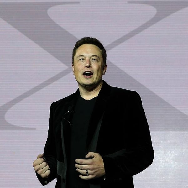 Σε άλλα νέα, η Tesla ετοιμάζει ανθρωποειδές ρομπότ