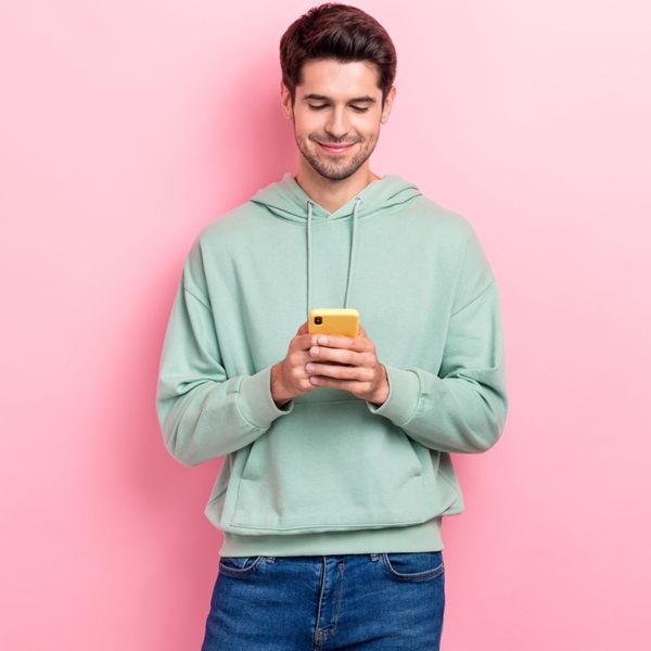 Πόσοι Έλληνες ενημερώνονται από το TikTok και το YouTube για την επικαιρότητα