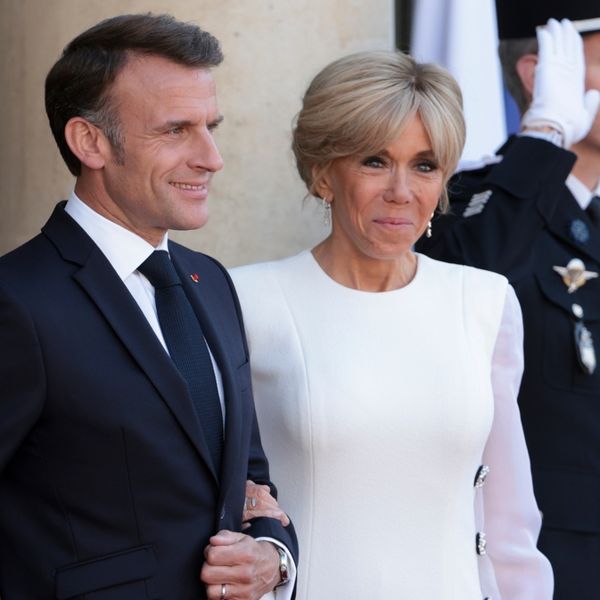 Η στιγμή που η Brigitte χαστουκίζει τον Emmanuel Macron-Γιατί το έκανε; (video)