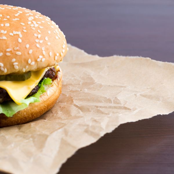 Η συνταγή για το πιο μυθικό αμερικάνικο burger