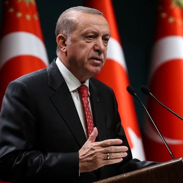 Ο Erdogan περιμένει το Θεό να μειώσει τον πληθωρισμό