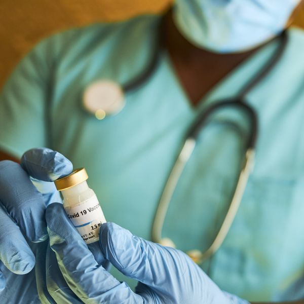 Μερικά παράδοξα συμπεράσματα για τη μετάλλαξη Όμικρον