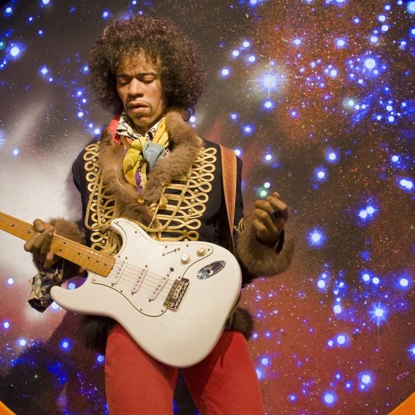 Στο σφυρί κιθάρες των Jimi Hendrix και Bob Marley