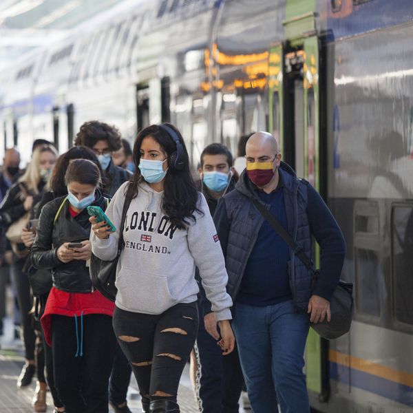 Έκρηξη της μετάλλαξης Όμικρον τους επόμενους δύο μήνες