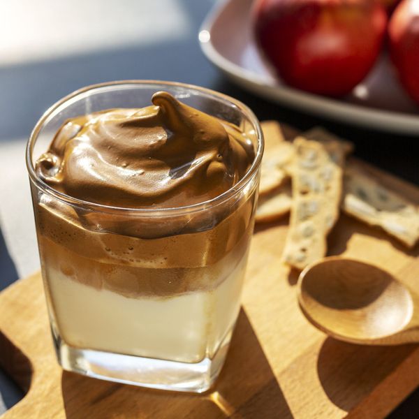 Όλοι πίνουν ξαφνικά Dalgona coffee