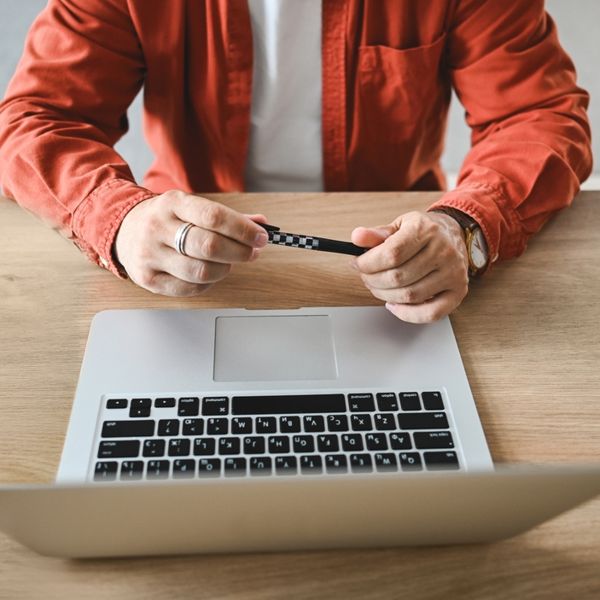 Αν η διεύθυνση του email σου είναι έτσι, τότε μάλλον είσαι γέρος