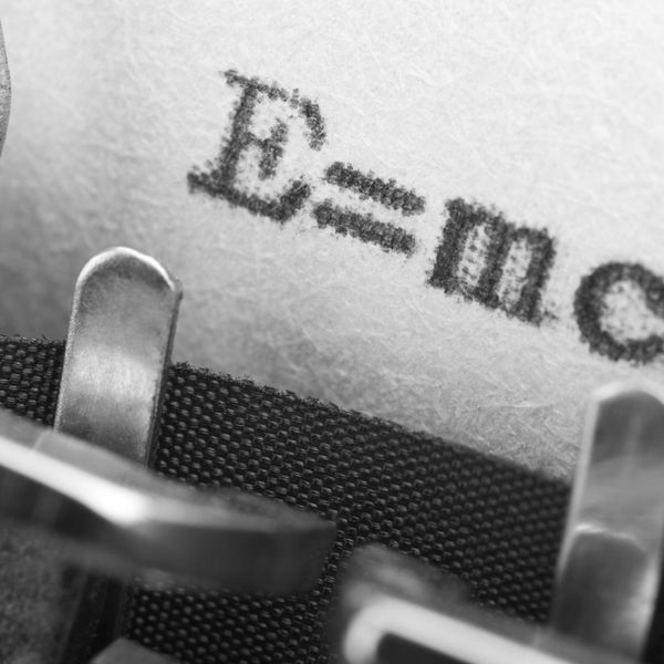 Η διάσημη εξίσωση του Einstein με 'σάρκα και οστά'