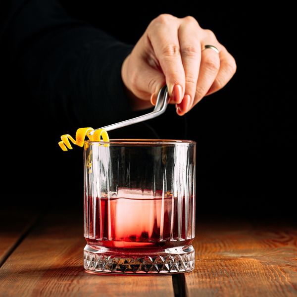 Γνώριζες γιατί το Negroni είναι κόκκινο;