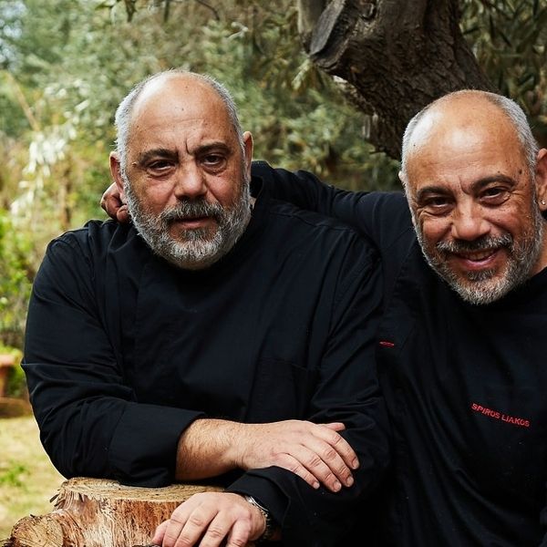 Στην κουζίνα με τον αδερφό μου