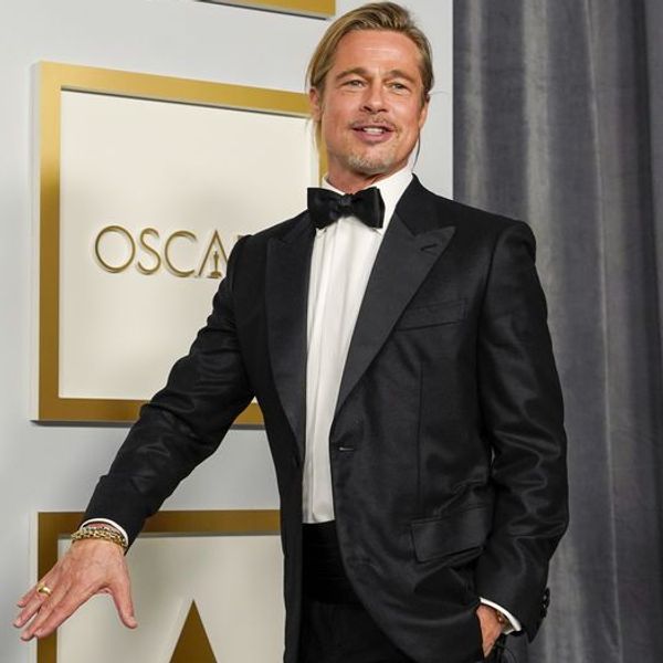 Ναι, ο Brad Pitt εμφανίστηκε με αλογοουρά στα Όσκαρ