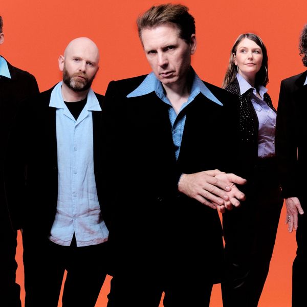 Στο νέο άλμπουμ των Franz Ferdinand, ο Alex Kapranos τραγουδά για πρώτη φορά ελληνικό στίχο