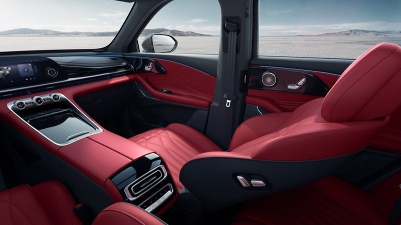 Το OMODA 9 SHS-P AWD θέλει να αλλάξει όσα περιμένεις από ένα μεγάλο SUV