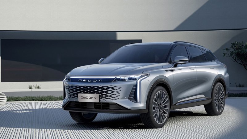 Το OMODA 9 SHS-P AWD θέλει να αλλάξει όσα περιμένεις από ένα μεγάλο SUV