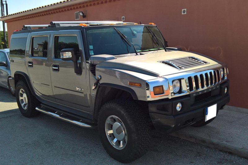 ΤΟ HUMMER H2 ΤΟΥ ΜΑΟΥΡΟ ΙΚΑΡΝΤΙ