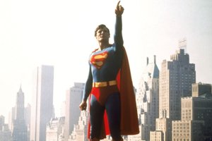 O Superman ποζάρει με τον σκύλο του για τη νέα ταινία του James Gunn - εικόνα 1