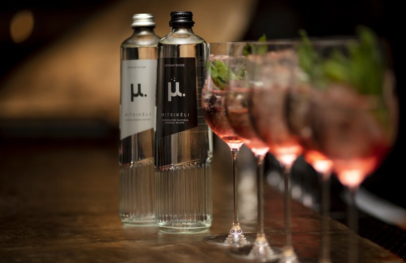 μ. artisan water