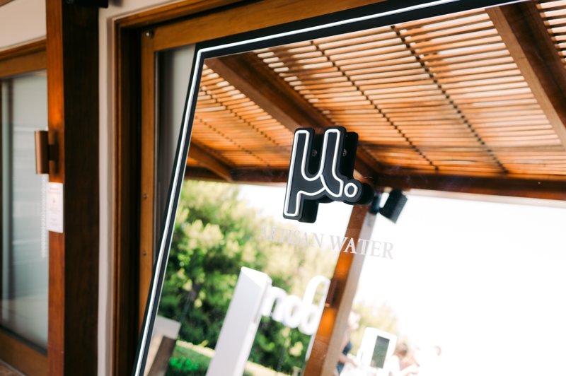 Το μ. Artisan Water στο Esquire Summerhouse