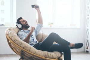 3 λόγοι για τους οποίους κανείς δεν σε θέλει για παρέα - εικόνα 2