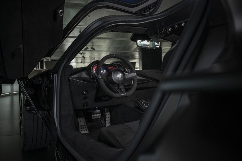Alfa Romeo 33 Stradale Perla Nera