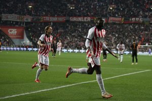 Ο Γιάρεμτσουκ έβαλε την υπογραφή, ο Ολυμπιακός έδειξε την κατεύθυνση - εικόνα 1